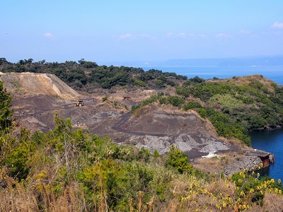 桜島の溶岩に触れる展示を始めました マリンワールド海の中道